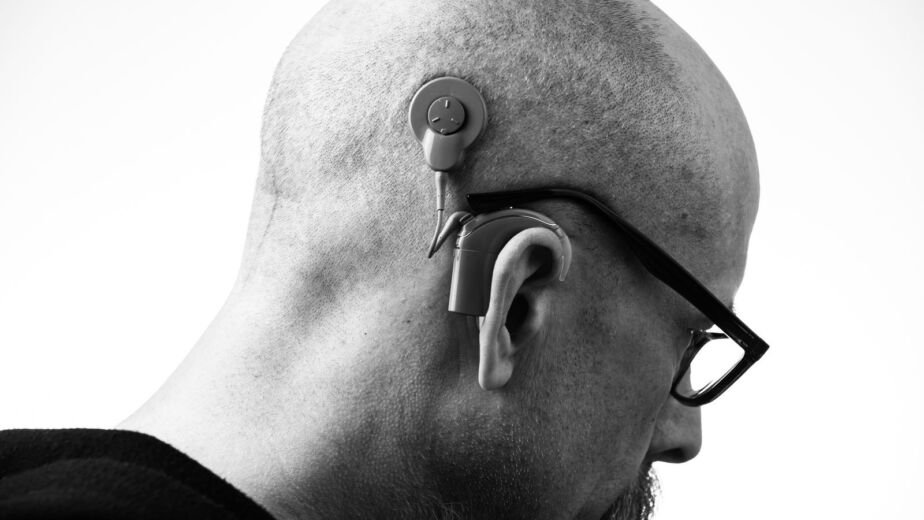 Man wearing a hearing aid